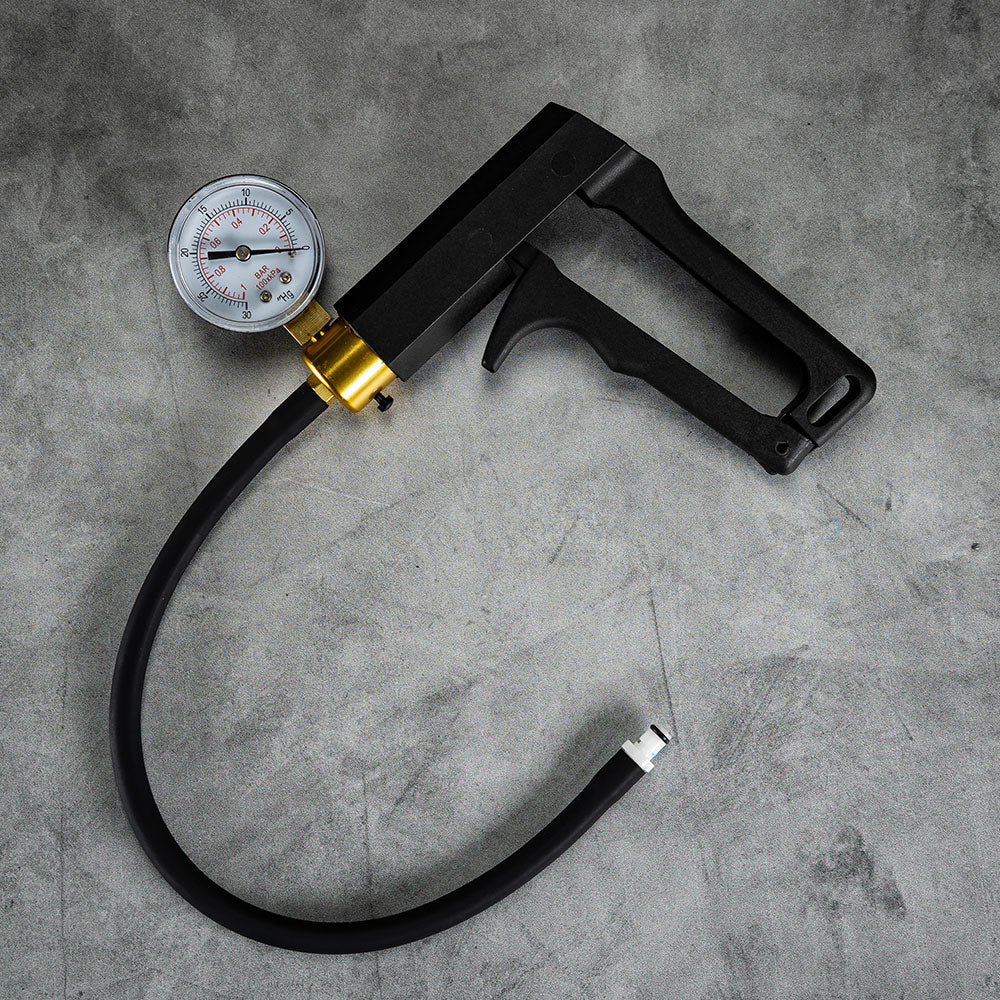 Ergo Grip Hand Pump + Precision Air Gauge - Image 3