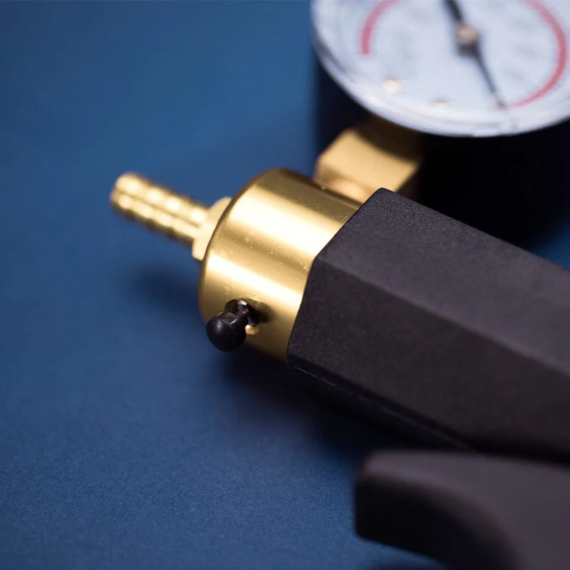 Ergo Grip Hand Pump + Precision Air Gauge - Image 4